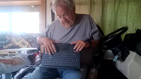 Snapshot of radiomantim chatting on May 11, 2026, 2:45 pm Radioman for fun online show from May 11, 2026, 2:45 pm