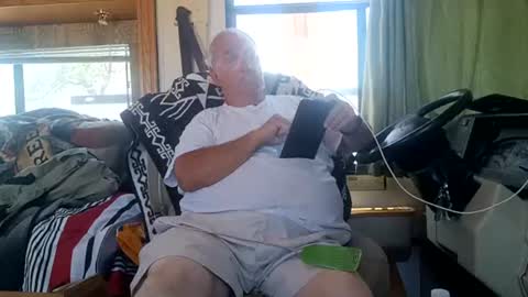 Snapshot of radiomantim chatting on June 21, 2026, 8:22 pm Radioman for fun online show from June 21, 2026, 8:22 pm