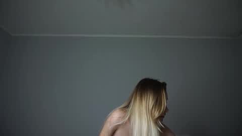 Snapshot of radioskvirt chatting on September 19, 2025, 4:40 pm Sara online show from September 19, 2025, 4:40 pm