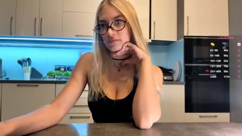 Mila online show from April 20, 2026, 3:59 pm