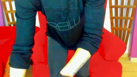 raemonnay online show from January 29, 2025, 1:28 pm