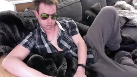 Raey online show from April 9, 2026, 9:36 am