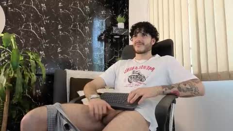 R A F A E L online show from February 4, 2026, 9:09 pm