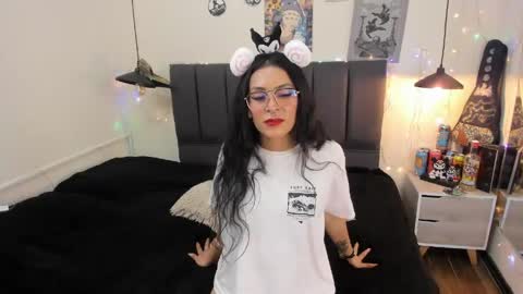 Snapshot of raia_ chatting on April 21, 2026, 3:02 am Raia online show from April 21, 2026, 3:02 am