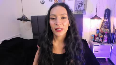 Snapshot of raia_ chatting on May 1, 2026, 3:33 am Raia online show from May 1, 2026, 3:33 am