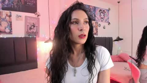 Snapshot of raia_ chatting on May 15, 2026, 3:35 am Raia online show from May 15, 2026, 3:35 am