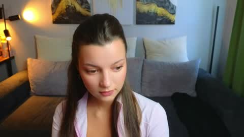 rainevi online show from March 28, 2026, 12:16 pm