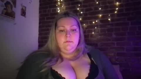 rainymackenzie online show from January 24, 2025, 3:54 am