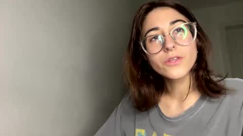 Snapshot of raiyvyn chatting on December 6, 2024, 4:03 am Ray Ray online show from December 6, 2024, 4:03 am