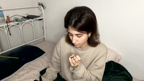 Snapshot of raiyvyn chatting on February 8, 2025, 1:43 am Ray Ray online show from February 8, 2025, 1:43 am