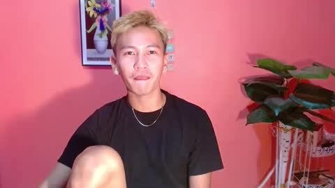 Snapshot of ralfhuge24 chatting on October 24, 2025, 1:40 pm ralfhuge24 online show from October 24, 2025, 1:40 pm