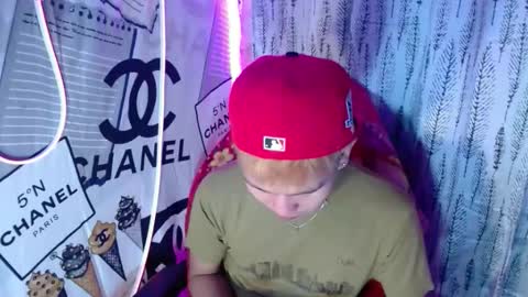 Snapshot of ralfhuge24 chatting on December 15, 2025, 11:47 am ralfhuge24 online show from December 15, 2025, 11:47 am