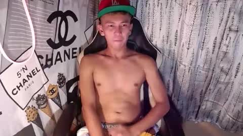 Snapshot of ralfhuge24 chatting on December 19, 2025, 5:03 am ralfhuge24 online show from December 19, 2025, 5:03 am