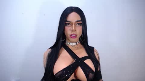 RamonaSmit online show from November 17, 2025, 9:09 pm