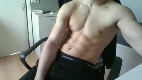 ramonjoosse2001 online show from February 24, 2026, 12:36 pm