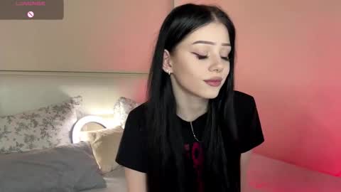 Luna online show from November 5, 2025, 4:07 pm