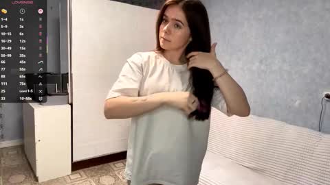 Lia online show from December 21, 2025, 1:07 pm