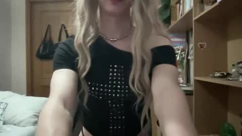 Snapshot of ranya_may chatting on April 15, 2026, 5:20 pm Ranya online show from April 15, 2026, 5:20 pm