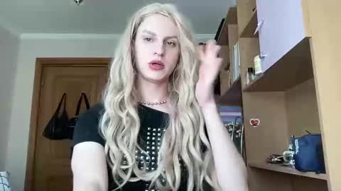Snapshot of ranya_may chatting on April 17, 2026, 11:24 am Ranya online show from April 17, 2026, 11:24 am