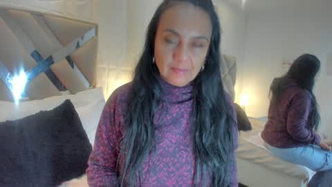 Raquel Moore  online show from February 6, 2025, 5:25 am