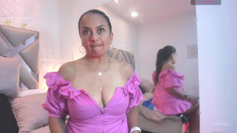 Raquel Moore  online show from September 26, 2025, 12:53 pm