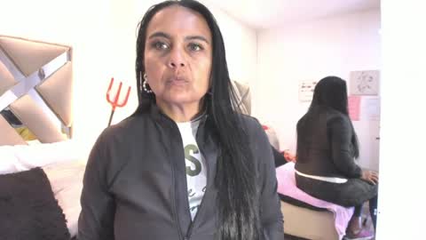 Raquel Moore  online show from March 2, 2026, 12:45 pm