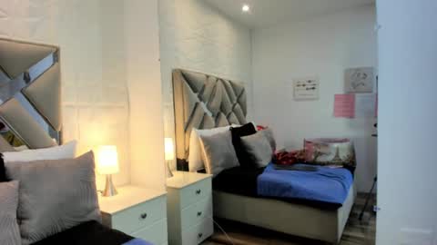 Raquel Moore  online show from March 4, 2026, 1:17 pm