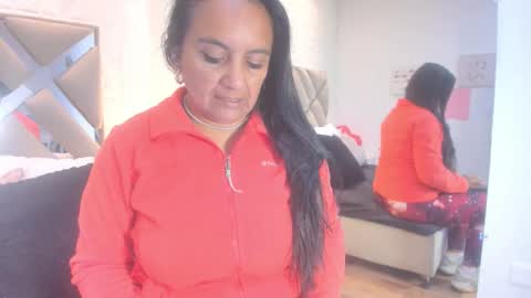 Raquel Moore  online show from March 24, 2026, 12:21 pm