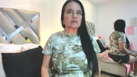 Raquel Moore  online show from April 1, 2026, 5:10 pm