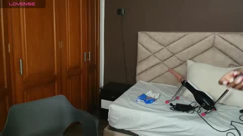 Raquel online show from October 9, 2025, 11:41 am