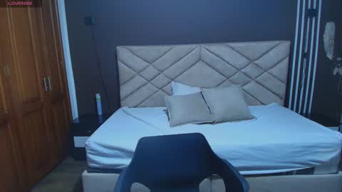 Raquel online show from November 21, 2025, 11:42 am