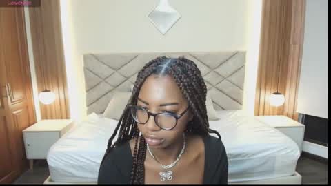 Snapshot of raqueljones_ chatting on February 24, 2026, 12:14 pm Raquel online show from February 24, 2026, 12:14 pm