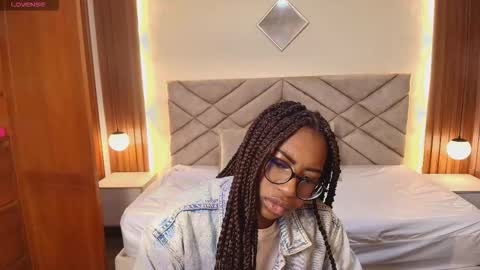 Snapshot of raqueljones_ chatting on February 26, 2026, 12:04 pm Raquel online show from February 26, 2026, 12:04 pm