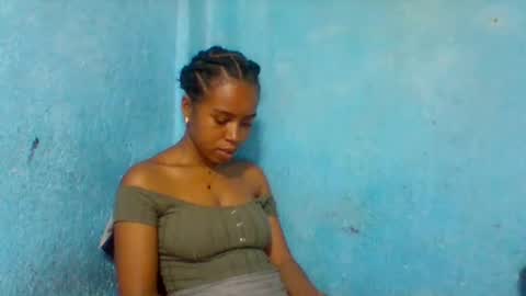 rasoelysca online show from December 15, 2025, 2:32 pm