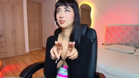 Snapshot of raven__riot chatting on October 28, 2025, 1:14 pm Raven  online show from October 28, 2025, 1:14 pm