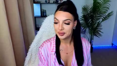 raven_inkk online show from December 16, 2025, 11:04 am