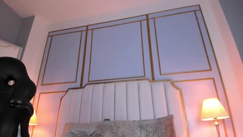 raven_jade_ online show from February 21, 2025, 3:23 am