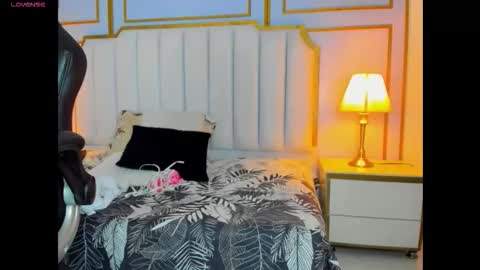 raven_jade_ online show from September 17, 2025, 3:30 am