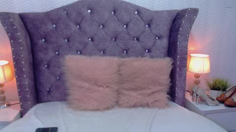 raven_love_ online show from September 19, 2025, 7:58 pm