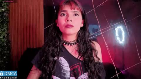 raven_rox_ online show from November 10, 2025, 3:49 am