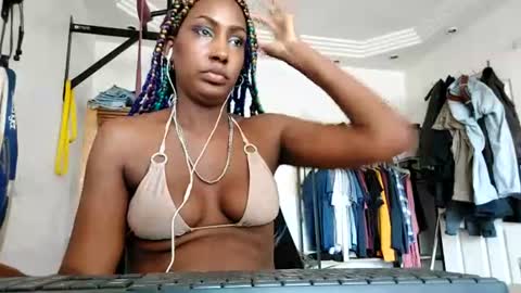 Snapshot of ravenbby chatting on June 29, 2026, 10:48 am ravenbby online show from June 29, 2026, 10:48 am