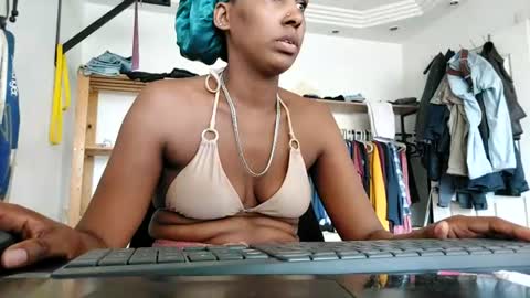 Snapshot of ravenbby chatting on July 2, 2026, 12:00 pm ravenbby online show from July 2, 2026, 12:00 pm
