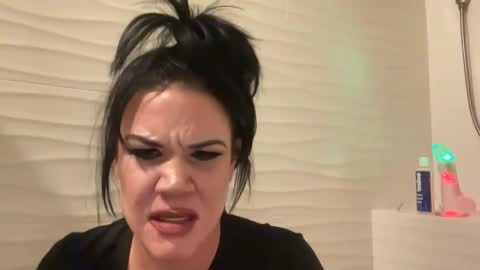 Raven Ray online show from May 22, 2026, 2:51 am