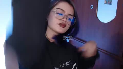 Snapshot of raventh_ chatting on June 21, 2026, 3:20 am raventh_ online show from June 21, 2026, 3:20 am