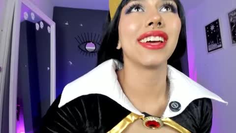 Snapshot of ravenwitch_ chatting on May 15, 2026, 7:43 pm Raven Witch online show from May 15, 2026, 7:43 pm