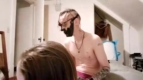 Snapshot of raver8142 chatting on December 10, 2024, 4:34 am Raver online show from December 10, 2024, 4:34 am