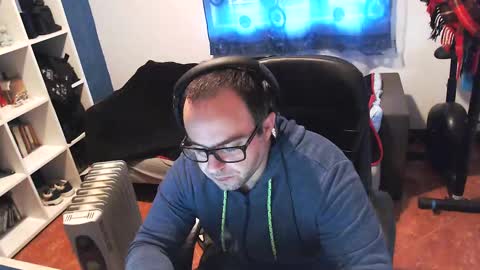 ravingr3d3 online show from February 19, 2025, 9:06 am