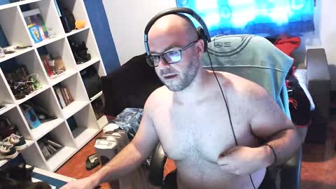 ravingr3d3 online show from February 24, 2025, 3:20 pm