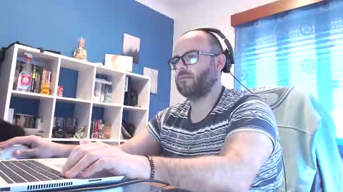 ravingr3d3 online show from March 12, 2025, 3:18 pm