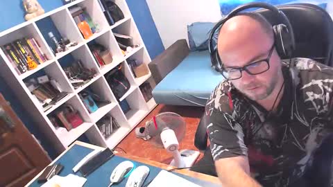 ravingr3d3 online show from September 11, 2025, 8:25 am